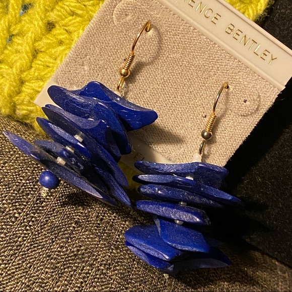 🌸4 for $20 dangly deep blue modern art earrings - Picture 3 of 6